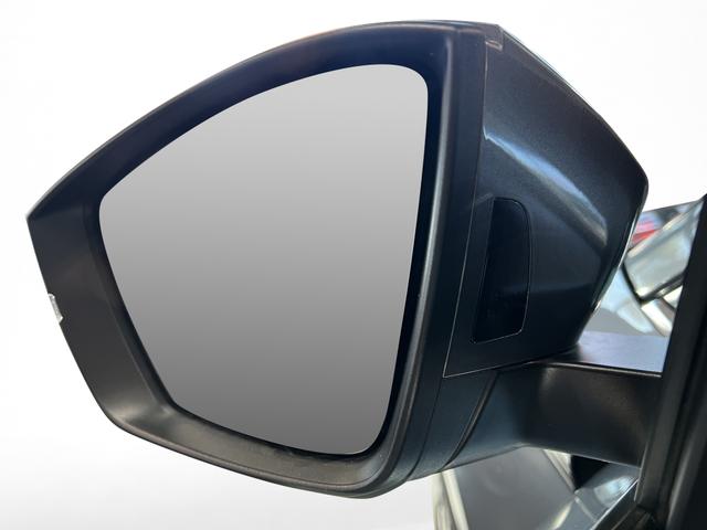 Skoda Karoq Selection Plus 1,5TSI DSG 110KW/150PS Panormadach, Lounge Sitze, AHK, Navi 