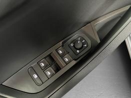 Skoda Karoq Selection Plus 1,5TSI DSG 110KW/150PS Panormadach, Lounge Sitze, AHK, Navi 