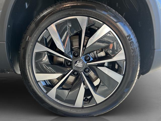 Skoda Karoq Selection Plus 1,5TSI DSG 110KW/150PS Panormadach, Lounge Sitze, AHK, Navi 