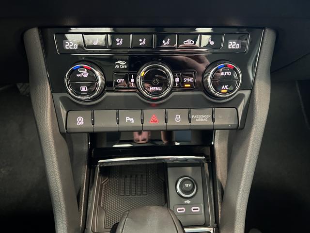 Skoda Karoq Selection Plus 1,5TSI DSG 110KW/150PS Panormadach, Lounge Sitze, AHK, Navi 