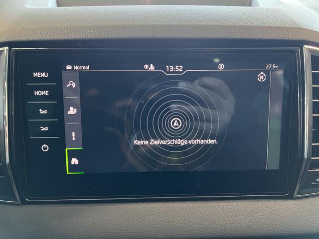 Skoda Karoq Selection Plus 1,5TSI DSG 110KW/150PS Panormadach, Lounge Sitze, AHK, Navi 