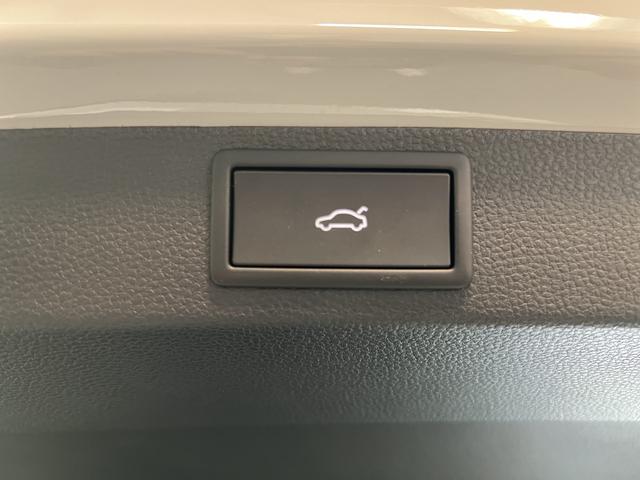 Skoda Karoq Selection Plus 1,5TSI DSG 110KW/150PS Panormadach, Lounge Sitze, AHK, Navi 