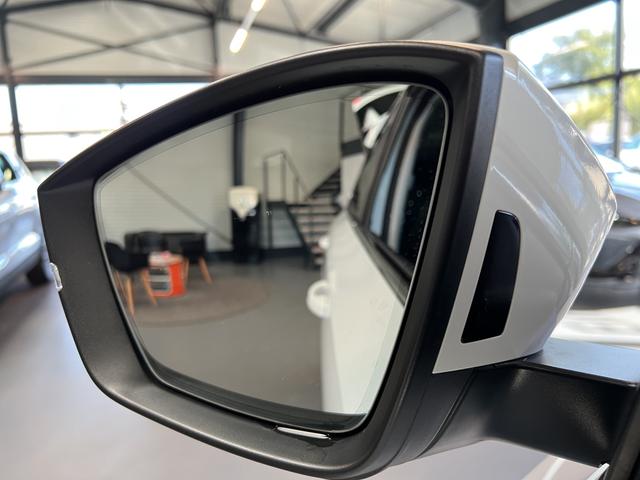 Skoda Karoq Selection Plus 1,5TSI DSG 110KW/150PS Panormadach, Lounge Sitze, AHK, Navi 