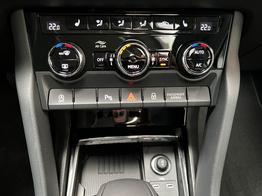 Skoda Karoq Selection Plus 1,5TSI DSG 110KW/150PS Panormadach, Lounge Sitze, AHK, Navi 