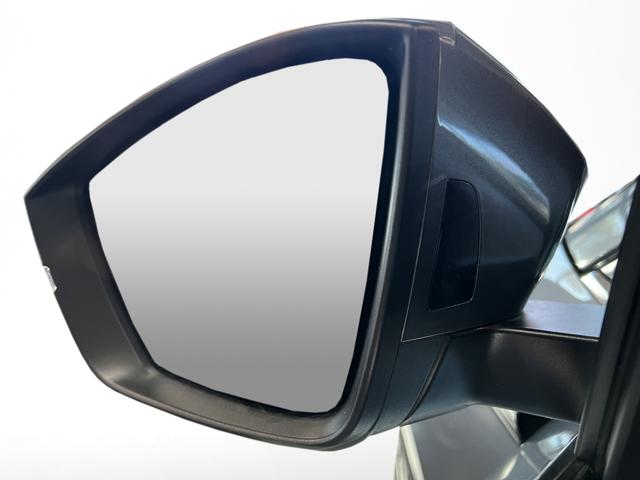 Skoda Karoq Selection Plus 1,5TSI DSG 110KW/150PS Panormadach, Lounge Sitze, AHK, Navi 