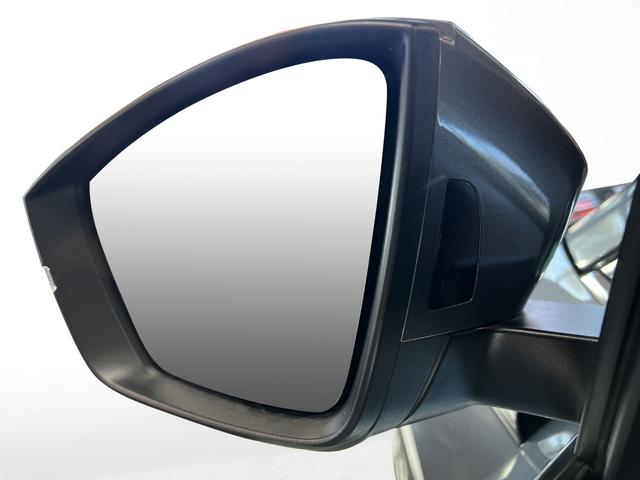 Skoda Karoq Selection Plus 1,5TSI DSG 110KW/150PS Panormadach, Lounge Sitze, AHK, Navi 