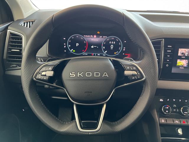 Skoda Karoq Selection Plus 1,5TSI DSG 110KW/150PS Panormadach, Lounge Sitze, AHK, Navi 