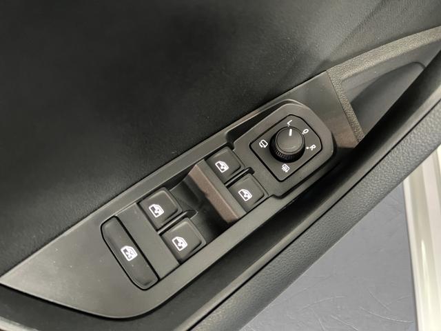 Skoda Karoq Selection Plus 1,5TSI DSG 110KW/150PS Panormadach, Lounge Sitze, AHK, Navi 