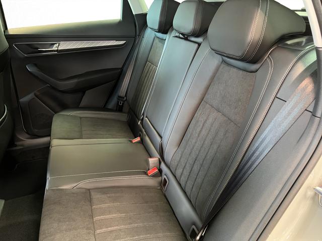 Skoda Karoq Selection Plus 1,5TSI DSG 110KW/150PS Panormadach, Lounge Sitze, AHK, Navi 