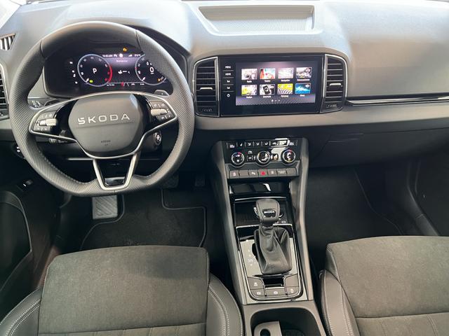 Skoda Karoq Selection Plus 1,5TSI DSG 110KW/150PS Panormadach, Lounge Sitze, AHK, Navi 