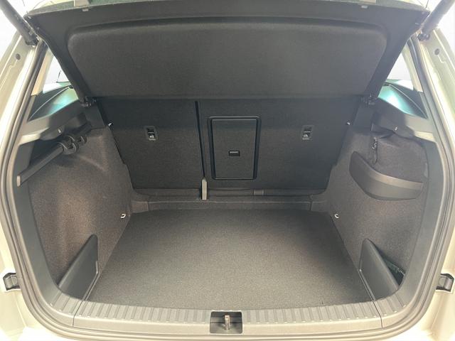 Skoda Karoq Selection Plus 1,5TSI DSG 110KW/150PS Panormadach, Lounge Sitze, AHK, Navi 