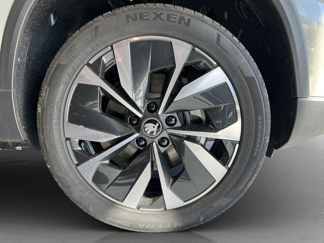 Skoda Karoq Selection Plus 1,5TSI DSG 110KW/150PS Panormadach, Lounge Sitze, AHK, Navi 