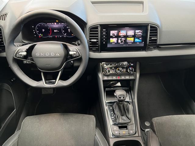 Skoda Karoq Selection Plus 1,5TSI DSG 110KW/150PS Panormadach, Lounge Sitze, AHK, Navi 
