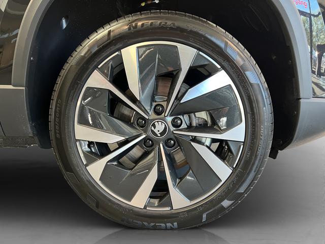 Skoda Karoq Selection Plus 1,5TSI DSG 110KW/150PS Panormadach, Lounge Sitze, AHK, Navi 