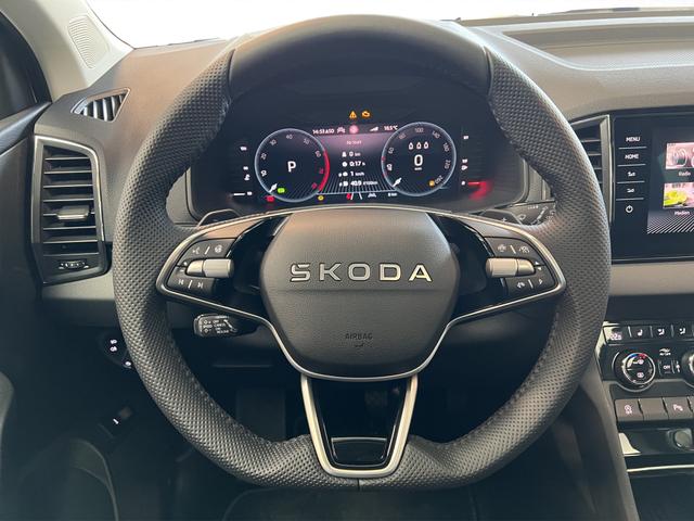 Skoda Karoq Selection Plus 1,5TSI DSG 110KW/150PS Panormadach, Lounge Sitze, AHK, Navi 