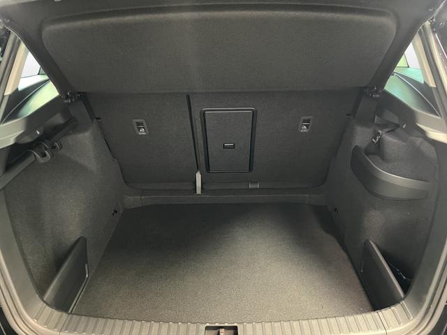 Skoda Karoq Selection Plus 1,5TSI DSG 110KW/150PS Panormadach, Lounge Sitze, AHK, Navi 