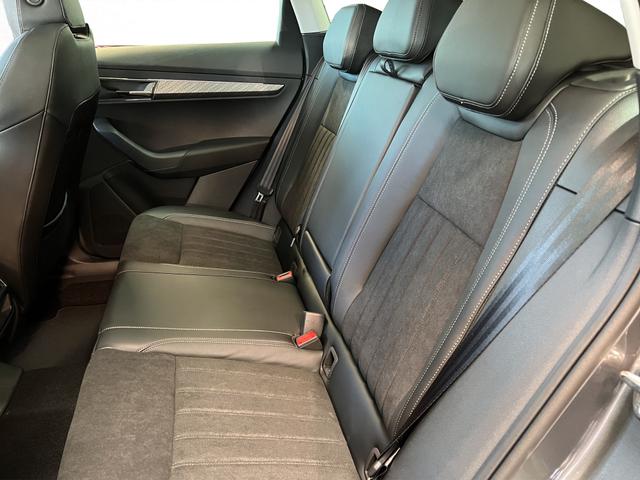 Skoda Karoq Selection Plus 1,5TSI DSG 110KW/150PS Panormadach, Lounge Sitze, AHK, Navi 