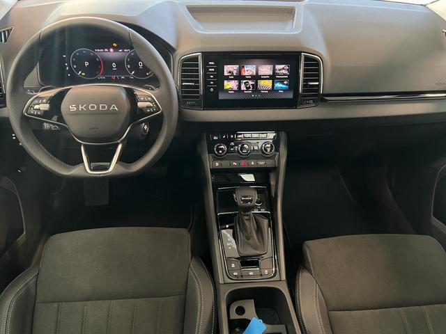 Skoda Karoq Selection Plus 1,5TSI DSG 110KW/150PS Panormadach, Lounge Sitze, AHK, Navi 