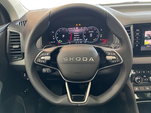 Skoda Karoq Selection Plus 1,5TSI DSG 110KW/150PS Panormadach, Lounge Sitze, AHK, Navi 