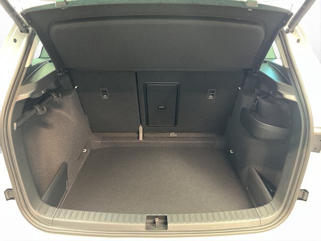 Skoda Karoq Selection Plus 1,5TSI DSG 110KW/150PS Panormadach, Lounge Sitze, AHK, Navi 