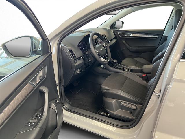 Skoda Karoq Selection Plus 1,5TSI DSG 110KW/150PS Panormadach, Lounge Sitze, AHK, Navi 