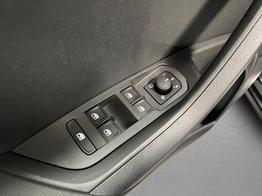 Skoda Karoq Selection Plus 1,5TSI DSG 110KW/150PS Panormadach, Lounge Sitze, AHK, Navi 