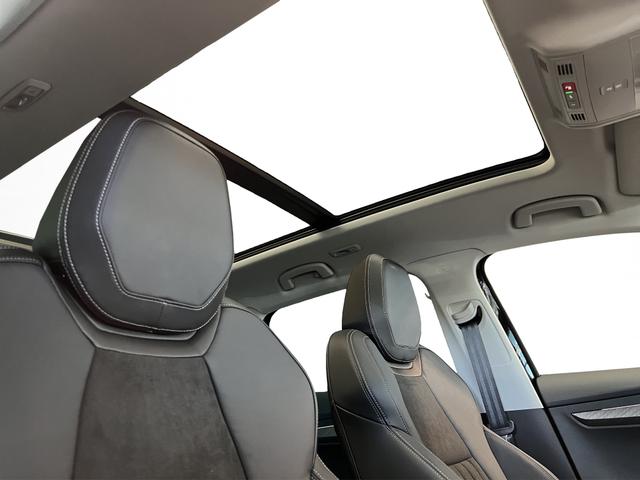 Skoda Karoq Selection Plus 1,5TSI DSG 110KW/150PS Panormadach, Lounge Sitze, AHK, Navi 