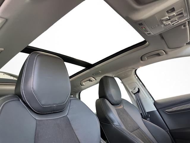 Skoda Karoq Selection Plus 1,5TSI DSG 110KW/150PS Panormadach, Lounge Sitze, AHK, Navi 
