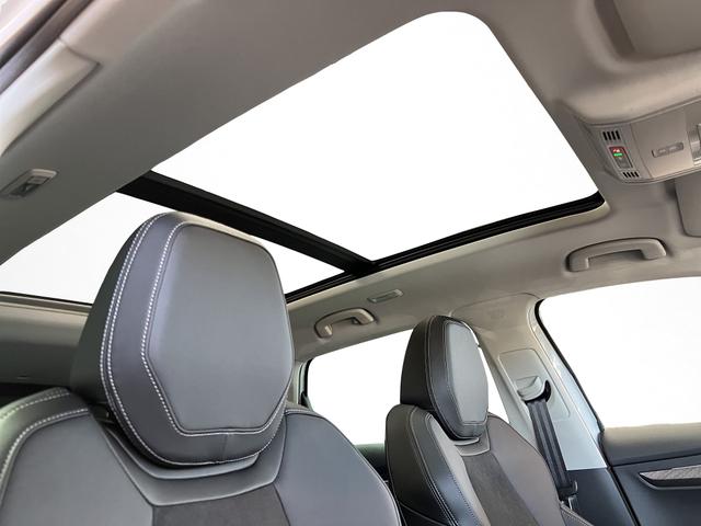 Skoda Karoq Selection Plus 1,5TSI DSG 110KW/150PS Panormadach, Lounge Sitze, AHK, Navi 