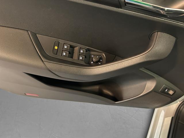 Skoda Karoq Sportline 2,0TSI DSG 4x4 140KW/190PS Ledersitze, Columbus, AHK, Pano 