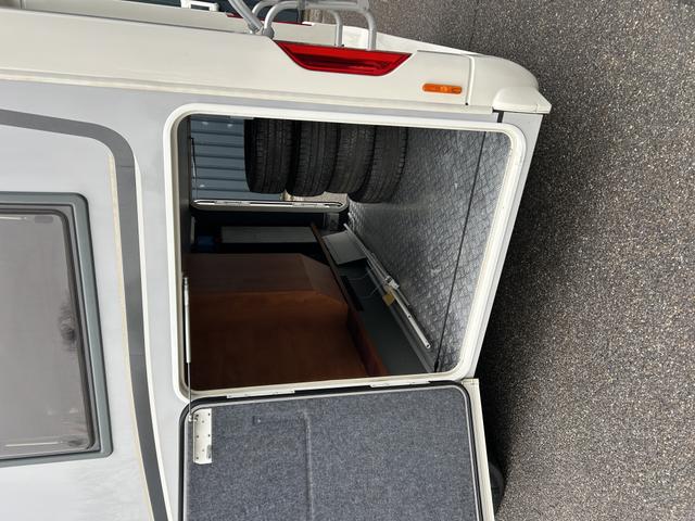 Carthago c-compactline I 143 LE Einzelbetten, Hubbett, Heckgarage 3.5 to 