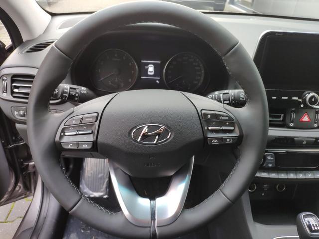 Hyundai i30 Kombi Family Smart Smart*LED*Navi*Shzg*Lhzg*PDC*Cam*16" 