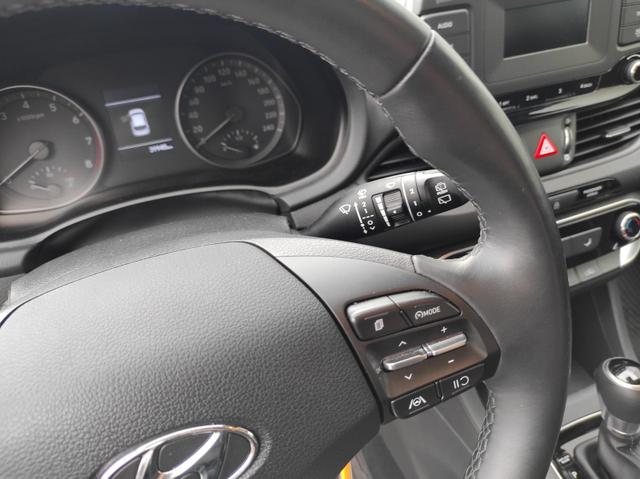 Hyundai i30 120 PS Automatik *Tempomat*Allwetter*PDC*SHZ 