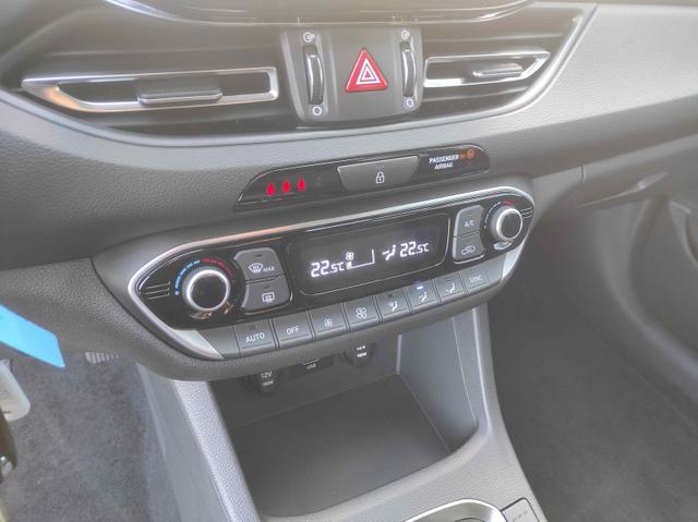 Hyundai i30 Kombi Smart Smart*LED*Shzg*Lhzg*PDC*Cam*AppCon*16" 