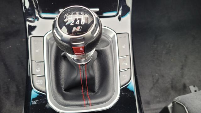 Hyundai i30 N-Line HB N-Line*Navi*LED*Shzg*Lhzg*PDC*Cam*18Zoll 