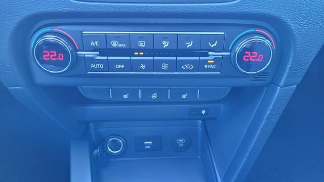 Kia Ceed Sportswagon TOP SW 1.5 Top*VollLED*Navi*Shzg*PDC*Cam*17Zoll 