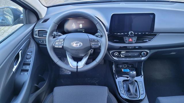 Hyundai i30 Kombi Smart SW DCT 1.5 MJ25*Navi*LED*Shzg*PDCv&h*Cam*16 