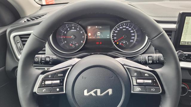 Kia Ceed Top AT*LED*Navi*Shzg*PDCv+h*Cam*17Zoll* 