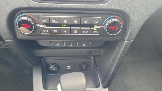 Kia Ceed Top AT*LED*Navi*Shzg*PDC*Cam*17Zoll*Keyless 