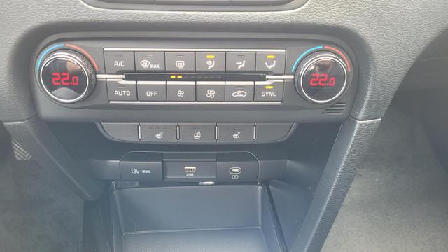 Kia Ceed Sportswagon Edition 30 SW Edition30*LED*Navi*Shzg*Lhzg*PDC*Cam*17" 