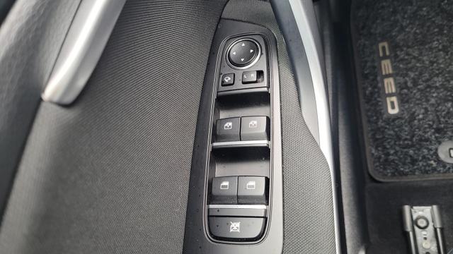 Kia Ceed Sportswagon TOP SW Top*LED*Navi*Shzg*Lhzg*PDC*Cam*17Zoll 