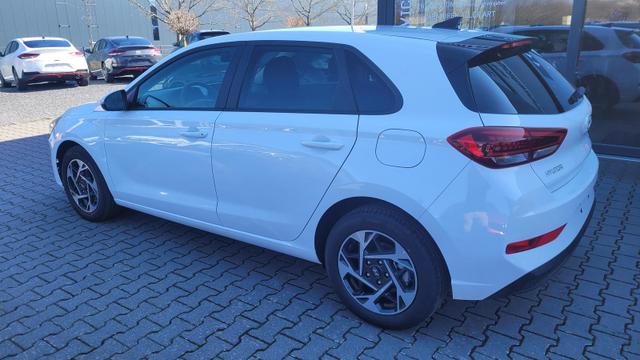 Hyundai i30 Familiy HB 1.5 MJ25*Navi*LED*Shzg*PDCv&h*Cam*16 