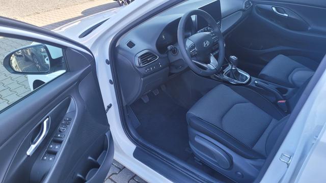 Hyundai i30 Familiy HB 1.5 MJ25*Navi*LED*Shzg*PDCv&h*Cam*16 