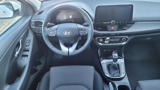Hyundai i30 Familiy HB 1.5 MJ25*Navi*LED*Shzg*PDCv&h*Cam*16 