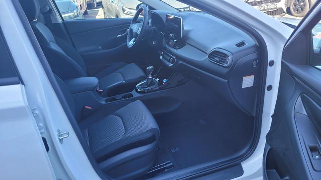 Hyundai i30 Familiy HB 1.5 MJ25*Navi*LED*Shzg*PDCv&h*Cam*16 