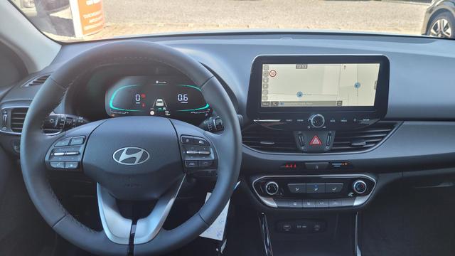 Hyundai i30 Familiy HB 1.5 MJ25*Navi*LED*Shzg*PDCv&h*Cam*16 