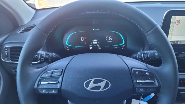 Hyundai i30 Familiy HB 1.5 MJ25*Navi*LED*Shzg*PDCv&h*Cam*16 