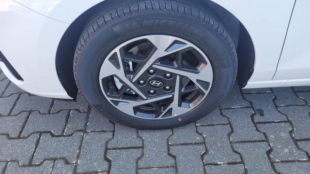 Hyundai i30 Familiy HB 1.5 MJ25*Navi*LED*Shzg*PDCv&h*Cam*16 