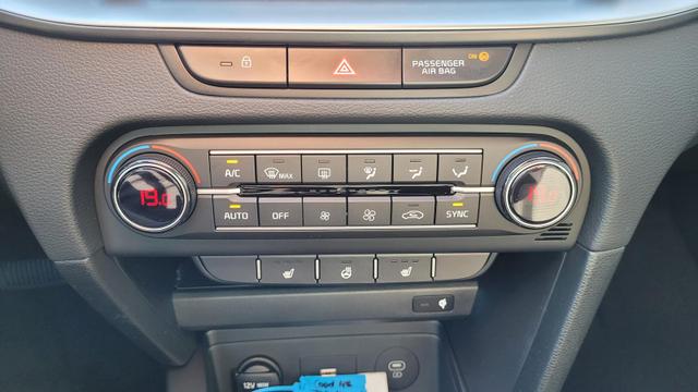 Kia Ceed Top AT*LED*Navi*Shzg*PDCv+h*Cam*17Zoll* 