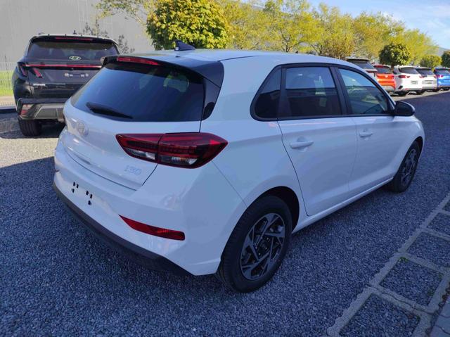 Hyundai i30 Family HB 1.5 AT MJ25*Navi*LED*Shzg*PDCv&h*Cam*16 